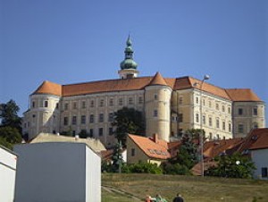 250px-mikulov-_zamek.jpg